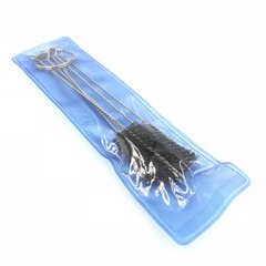 Grip cleaning brush